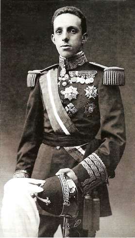 Король Альфонс XIII (1886—1941), полиглот и спортсмен, обрек себя на последующее низложение, поддержав диктатуру Мигеля Примо де Риверы